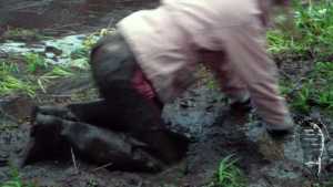 autumn-mud-playing_10.jpg