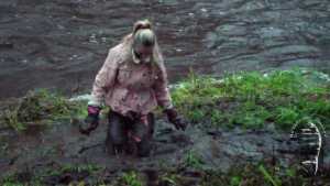 autumn-mud-playing_11.jpg