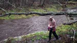 autumn-mud-playing_3.jpg