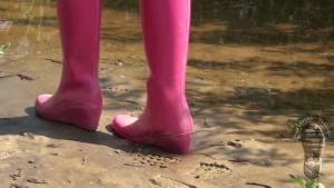 bad-girl-2-mudding-in-pink-w_5.jpg
