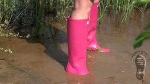 bad-girl-2-mudding-in-pink-w_8.jpg