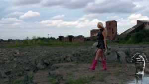 barbie-in-mud-part-2_1.jpg
