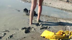 barefoot-walking-in-deep-mud_15.jpg