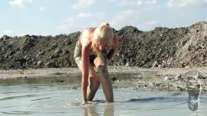 barefoot-walking-in-deep-mud_4.jpg