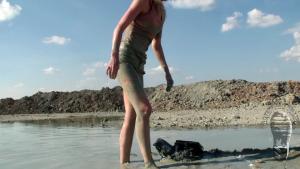 barefoot-walking-in-deep-mud_8.jpg