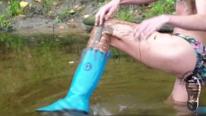 boots-washing-in-a-stream_20.jpg