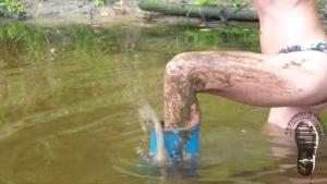 boots-washing-in-a-stream_21.jpg