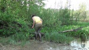 brook-playing-in-the-mud_10.jpg