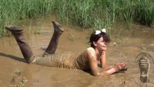 brook-playing-in-the-mud_15.jpg