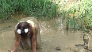 brook-playing-in-the-mud_17.jpg