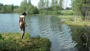 brook-playing-in-the-mud_20.jpg