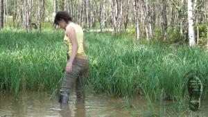 brook-playing-in-the-mud_5.jpg