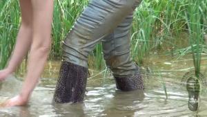 brook-playing-in-the-mud_6.jpg