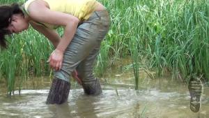 brook-playing-in-the-mud_7.jpg