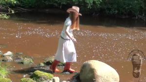 darina-in-her-hunters_14.jpg