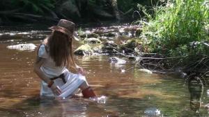 darina-in-her-hunters_18.jpg