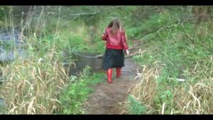 girl-dressed-in-kilt_18.jpg