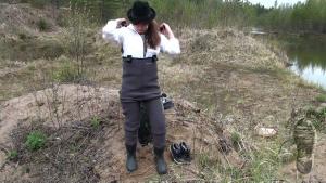 girl-in-chest-waders-adventur_11.jpg