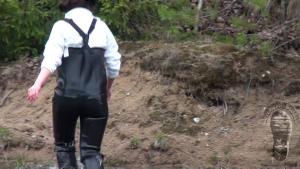 girl-in-chest-waders-adventur_21.jpg