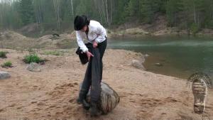 girl-in-chest-waders-adventur_24.jpg