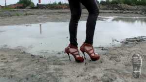 heeled-and-rubber-paradise_3.jpg