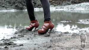 heeled-and-rubber-paradise_5.jpg