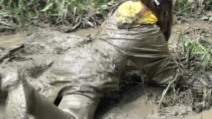 her-muddy-rainwear_20.jpg
