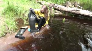 her-muddy-rainwear_22.jpg