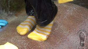 her-muddy-rainwear_24.jpg