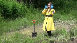 her-muddy-rainwear_6.jpg