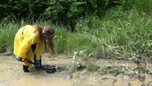her-muddy-rainwear_8.jpg