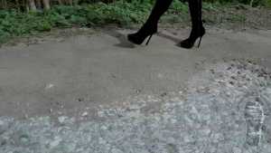 high-heels-walking_2.jpg
