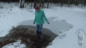 icy-queen-in-snowy-puddle_11.jpg