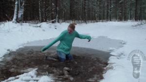 icy-queen-in-snowy-puddle_17.jpg