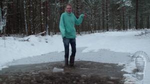 icy-queen-in-snowy-puddle_19.jpg