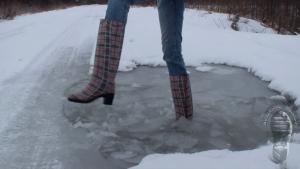 icy-queen-in-snowy-puddle_2.jpg