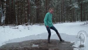 icy-queen-in-snowy-puddle_21.jpg