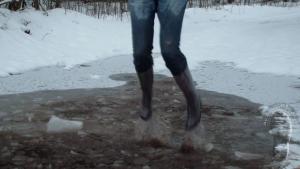 icy-queen-in-snowy-puddle_23.jpg