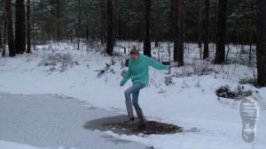 icy-queen-in-snowy-puddle_5.jpg