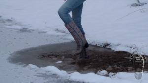icy-queen-in-snowy-puddle_6.jpg