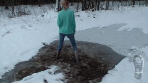 icy-queen-in-snowy-puddle_8.jpg