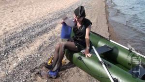 in-field-cap-and-blue-wellies_24.jpg