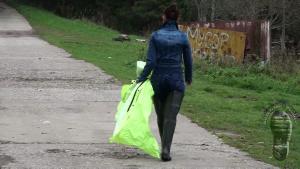 jeans-girl-in-waders-and-neon_2.jpg