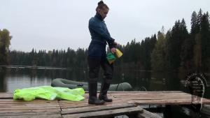 jeans-girl-in-waders-and-neon_9.jpg