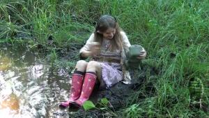 mori-girl-in-mud-and-water_17.jpg