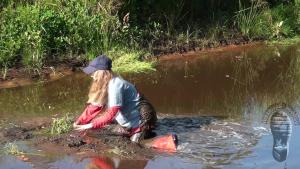 mudding-in-red-nokian-rubberbo_13.jpg