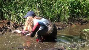 mudding-in-red-nokian-rubberbo_20.jpg