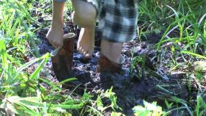 muddy-adventure-in-the-forest_12.jpg
