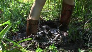 muddy-adventure-in-the-forest_7.jpg