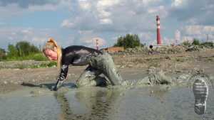 muddy-catsuite_16.jpg